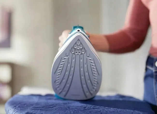 zelazko-philips-dst-3011-20-silne-uderzenie-pary-140-g-min