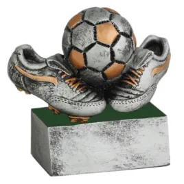 statuetka-pilka-nozna-strzelec-buty-bere006