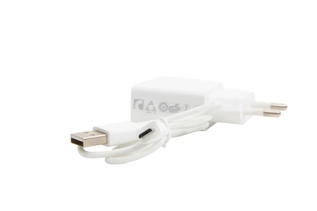 adapter-sieciowy-usb-biala-kabel-50cm-2860