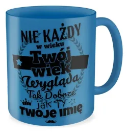 kubek-niebieski-prezent-urodziny-twoje-imie-twoj-wiek-nie-kazdy-wyglada-tak