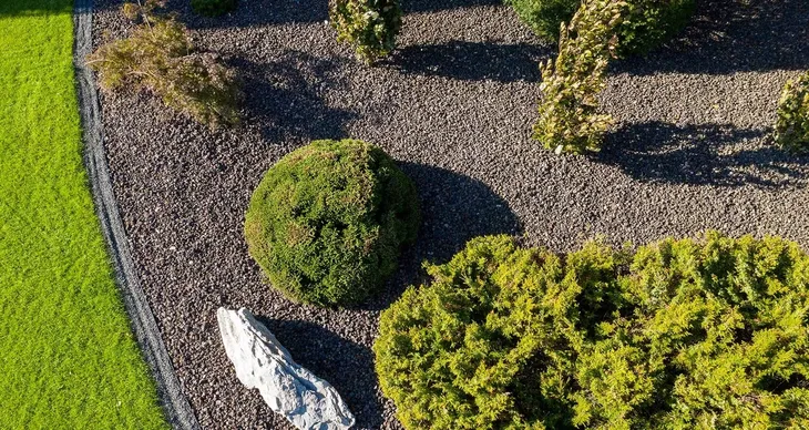 prawdziwa-lawa-wulkaniczna-do-ogrodu-20-60mm-15kg-zwir-grys-gardenstones-waga-25-kg