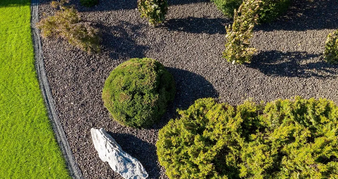 prawdziwa-lawa-wulkaniczna-do-ogrodu-20-60mm-15kg-zwir-grys-gardenstones