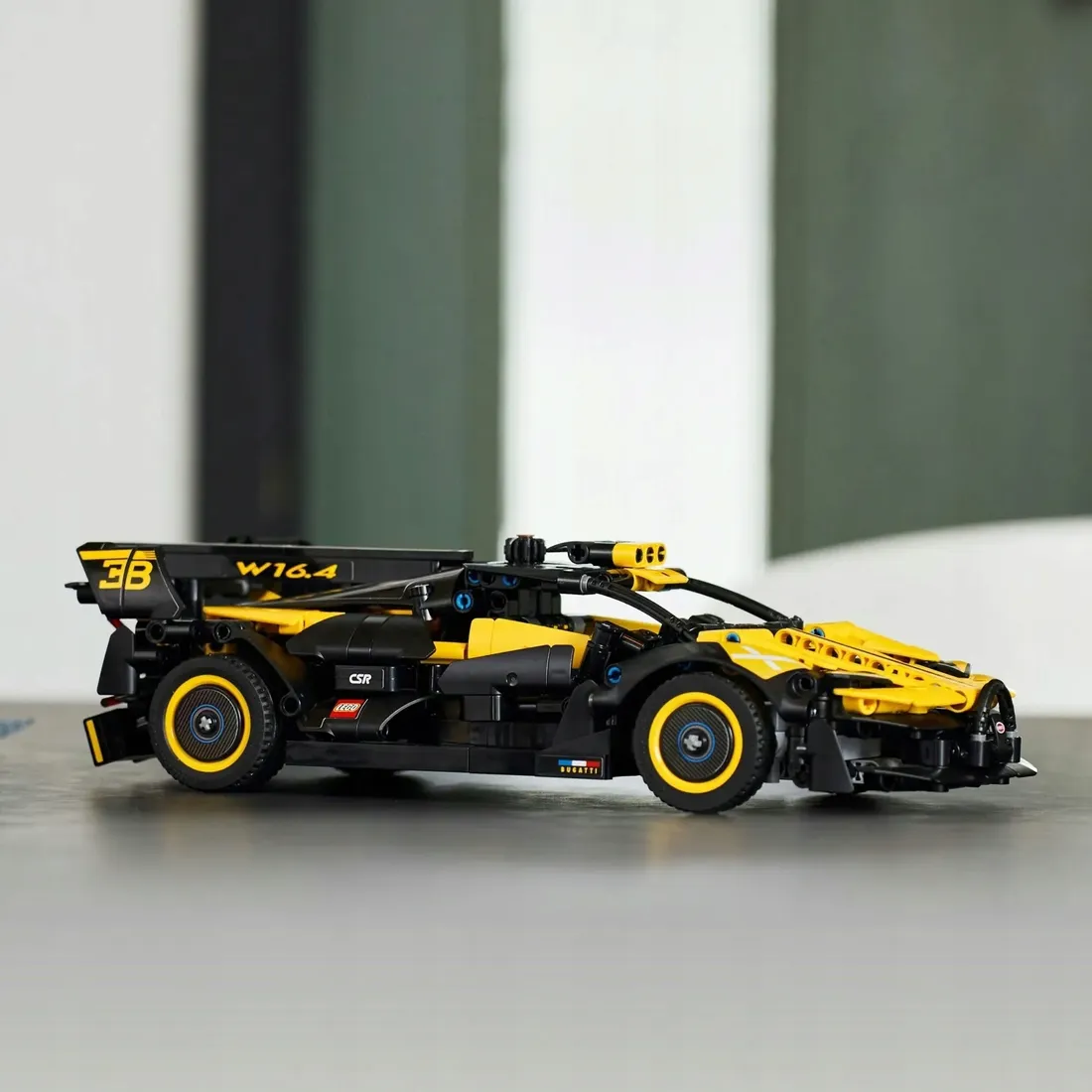 lego-technic-bolid-bugatti-42151