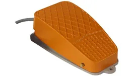 przelacznik-nozny-pojedynczy-mini-z-kablem-2m-10a-nacisk-07kg-pm1-2m-or