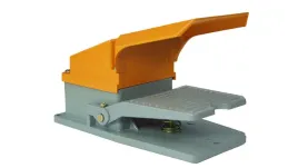 przelacznik-nozny-pojedynczy-z-obudowa-15a-nacisk-32kg-p1-o-orange