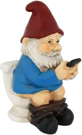 krasnal-zabawny-na-ubikacji-na-smieszna-dekoracje-prezent-dekoracja