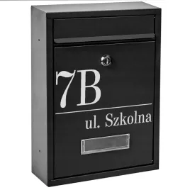 skrzynka-pocztowa-na-listy-czarna-wzor-napis-skrzynka-z-adresem-na-listy