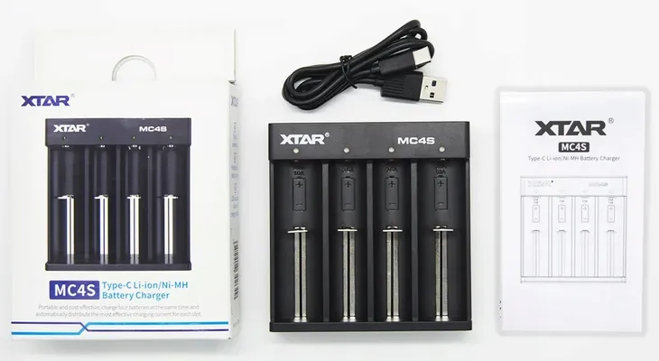 ladowarka-do-akumulatorow-18650-xtar-mc4s-aa-aaa-model-mc4s