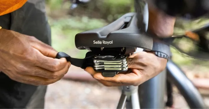 siodelko-selle-royal-vaia-athletic-45-multi-tool-waga-z-opakowaniem-0-8-kg