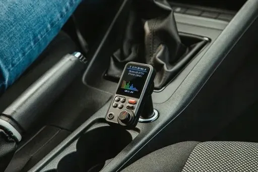 transmiter-fm-blow-bluetooth5-0-qc3-0-zrodlo-sygnalu-aux-bluetooth-karta-pamieci-usb