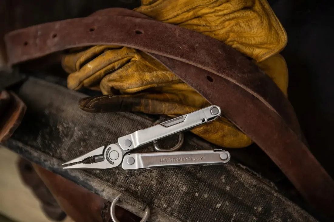 multitool-leatherman-bond-832936-z-kabura-stan-nowy