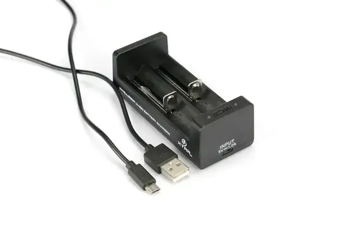 ladowarka-do-akumulatorow-18650-xtar-mc2-marka-xtar