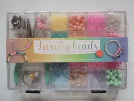 zestaw-koralikow-do-robienia-bizuterii-bransoletek