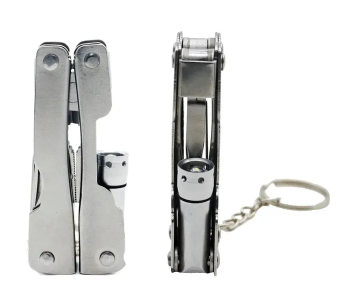 multitool-stalowo-aluminiowy-z-latarka-silver-cechy-dodatkowe-futeral-kolko-do-kluczy-lampka-led-mozliwosc-otwierania-jedna-reka