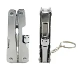 multitool-stalowo-aluminiowy-z-latarka-silver-cechy-dodatkowe-futeral-kolko-do-kluczy-lampka-led-mozliwosc-otwierania-jedna-reka