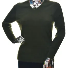 wyprzedaz-damski-sweter-typu-alpaka-w-szpic-serek-khaki-xs-s-mod-9627