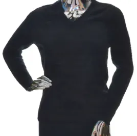 wyprzedaz-damski-sweter-typu-alpaka-w-szpic-serek-czarny-xs-s-mod-9627