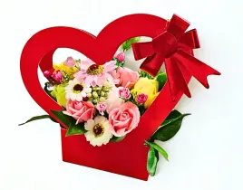 flowerbox-z-kwiatami-mydlanymi-duze-serce-kompozycja-zyczenia-stanela