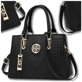 torebka-czarna-elegancka-torba-damska-na-ramie-kuferek-duza-skorzana-brelok