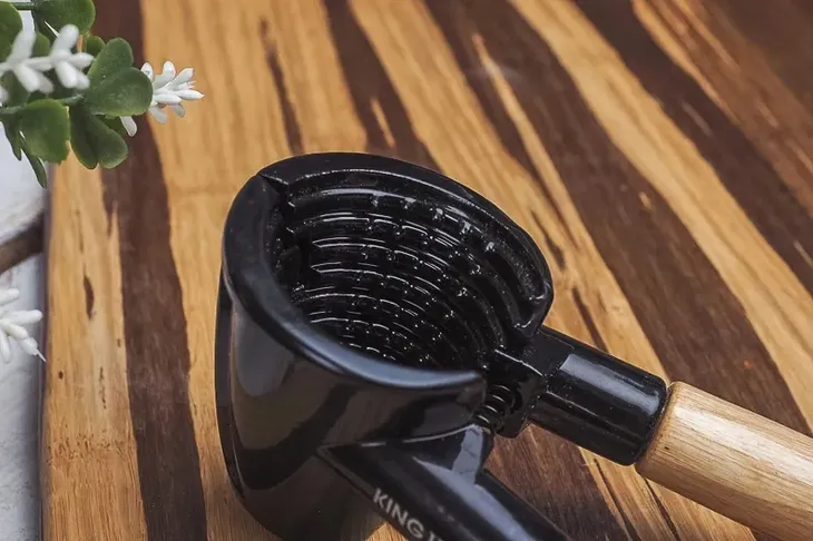 dziadek-do-orzechow-kinghoff-kh-1419-material-dominujacy-metal