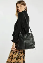 torebka-monnari-shopper-na-ramie-listonoszka-czarna-zawieszka-dlugi-pasek