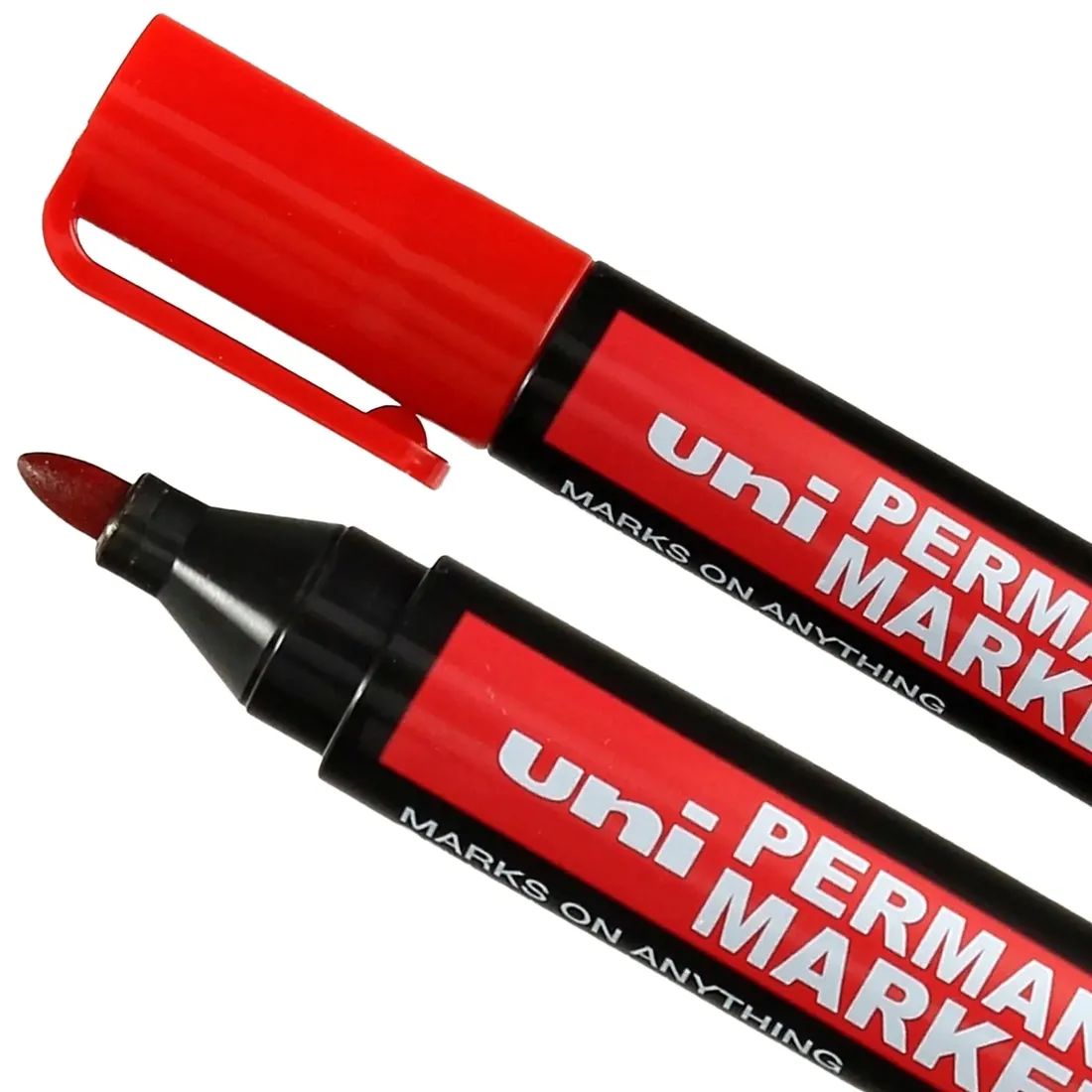 marker-permanentny-uni-320f-okragly-czerwony-stan-nowy