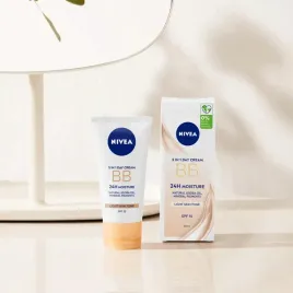 krem-bb-nivea-na-dzien-5w1-z-olejkiem-jojoba-odcien-jasny-spf-15