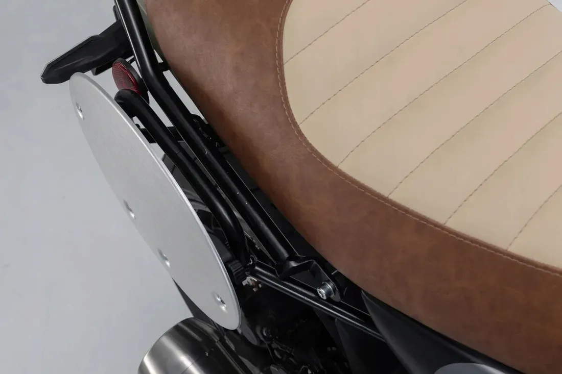plastron-numer-startowy-prawa-strona-cafe-racer