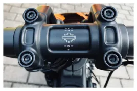 mat-sruby-klamry-kierownicy-harley-softail-xl