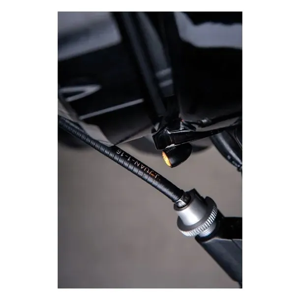 ciemny-kierunkowskaz-led-typ-bullet-harley-custom-numer-katalogowy-czesci-571791cm-stan-nowy