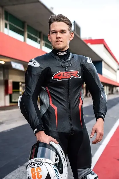 4sr-racing-ultralight-ar-52-material-skora