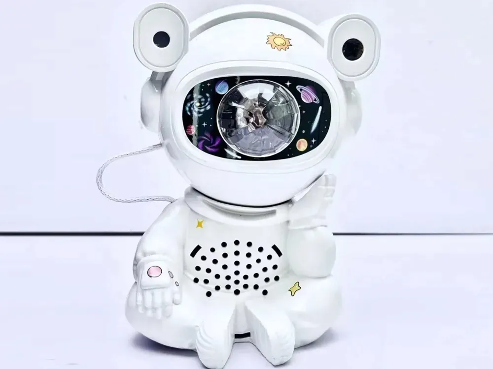 projektor-astronauta-siedzacy-18309
