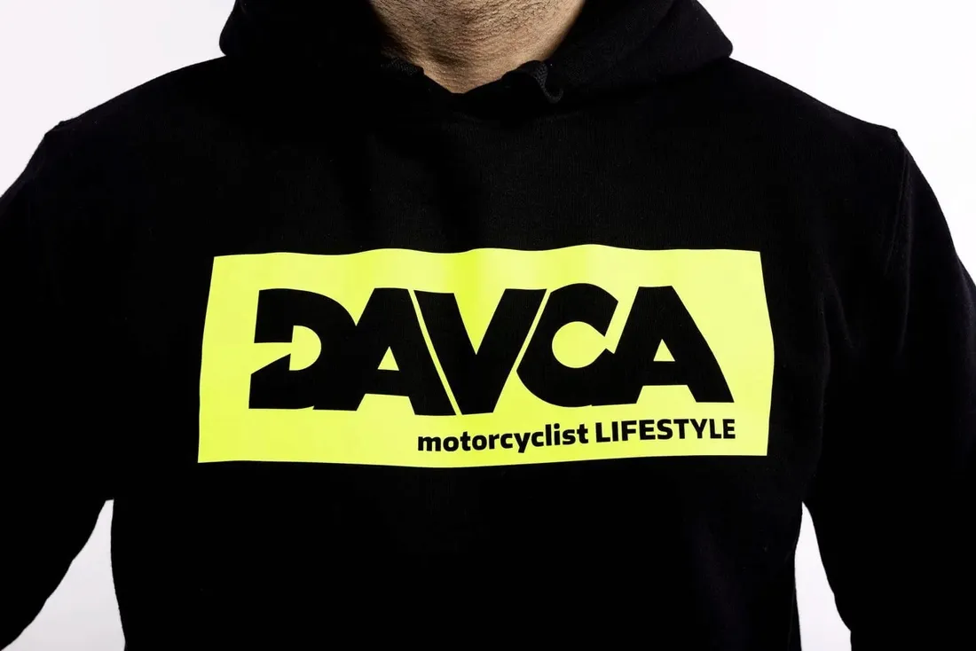 davca-bluza-z-logo-fluo-2xl