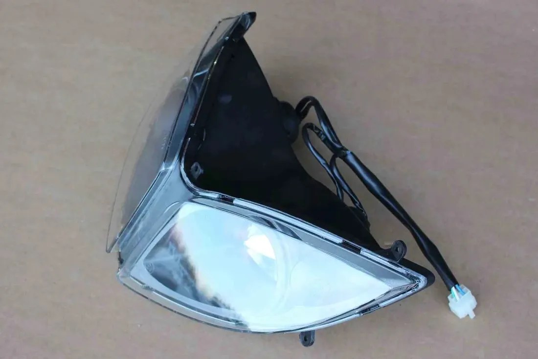 lampa-przod-benzer-dakota-stan-nowy