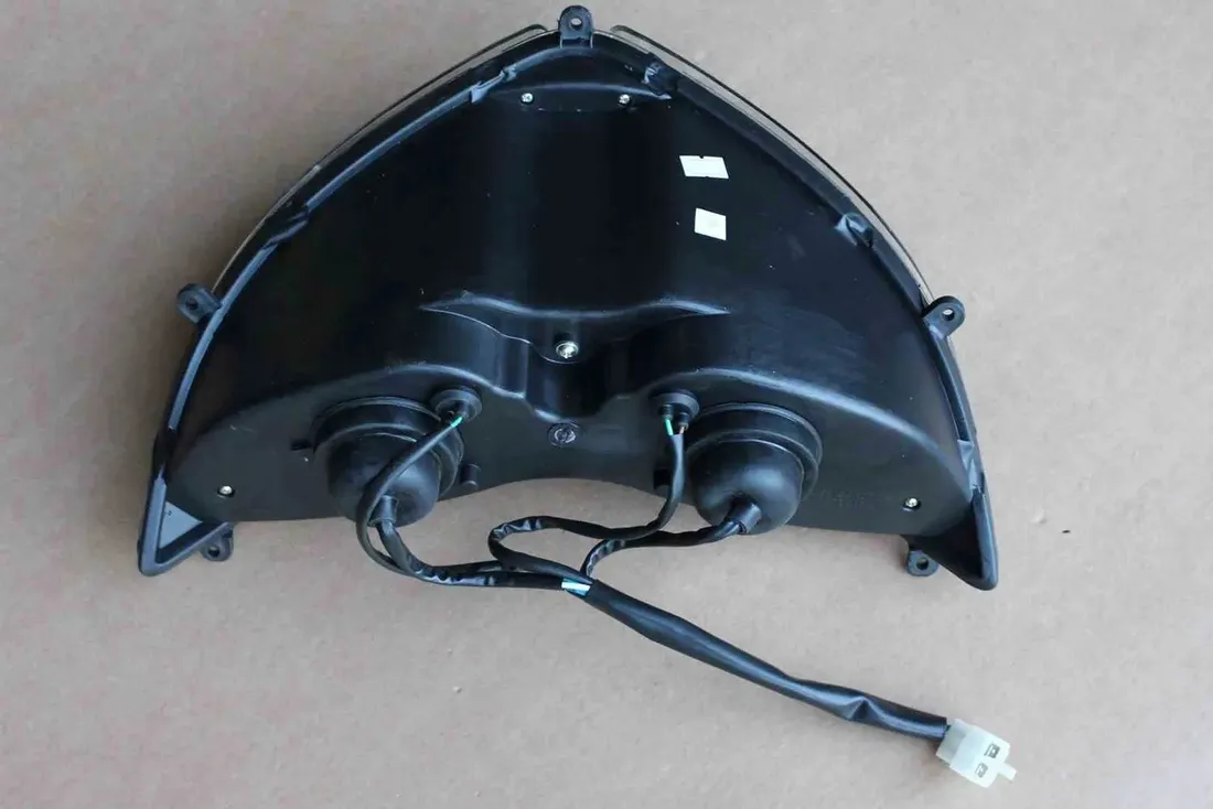 lampa-przod-benzer-dakota