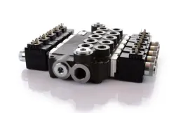 rozdzielacz-hydrauliczny-5-sekcji-elektr-80l-24v