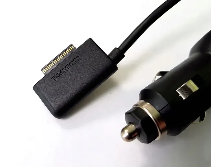 oryginalna-ladowarka-samochodowa-tomtom-5v-1-2a