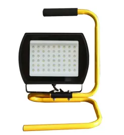 naswietlacz-led-30w-50w-na-malym-standzie-6400k-3000-5000-lm