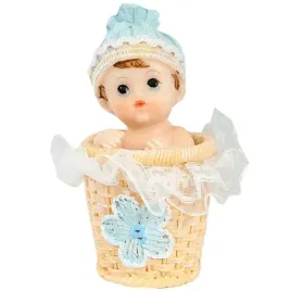 figurka-z-dzieckiem-na-chrzest-swiety-chlopiec-na-tort-niebieska-koszyk