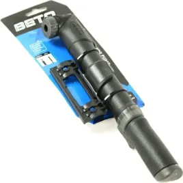 pompka-rowerowa-reczna-z-uchwytem-beto-uniwersalna