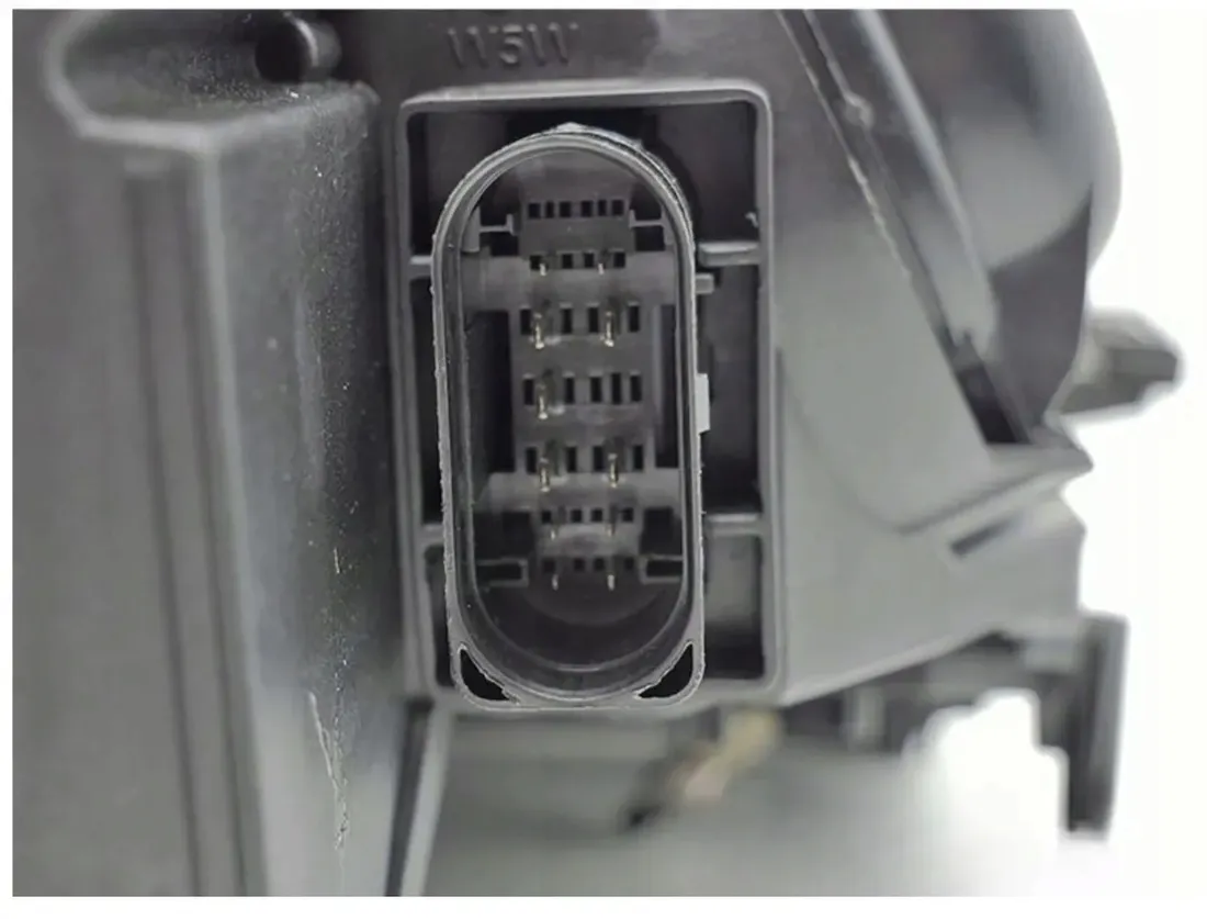 nowe-kompletne-lampy-reflektory-xenon-do-audi-a4-b7-od-2004-do-2008