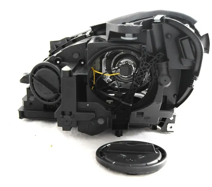 lampy-mercedes-w204-11-14-rok-h7-xenon-look-depo-rodzaj-swiatel-mijania-tradycyjne-halogenowe