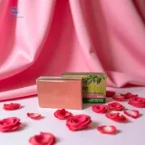 mydlo-do-wlosow-i-ciala-z-czystej-oliwy-z-oliwek-z-grecji-o-zapachu-rozanym-przeznaczenie-uniwersalne