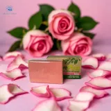 mydlo-do-wlosow-i-ciala-z-czystej-oliwy-z-oliwek-z-grecji-o-zapachu-rozanym-kod-producenta-mydlo-do-wlosow-i-ciala-rozane-100g