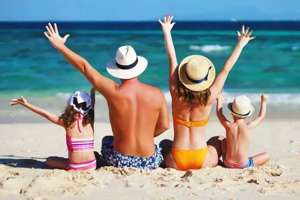 zestaw-kosmetykow-do-opalania-balsam-do-opalania-spf50-i-spf30-soraya-sun