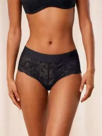 szorty-triumph-body-make-up-illusion-lace-shorty-04-36