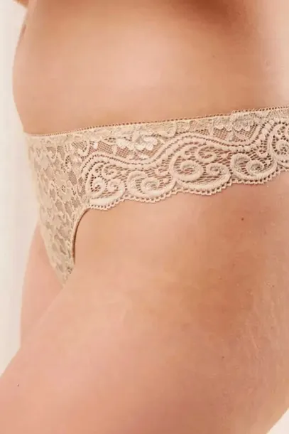 stringi-triumph-amourette-hipster-string-26-42-kolor-bezowy