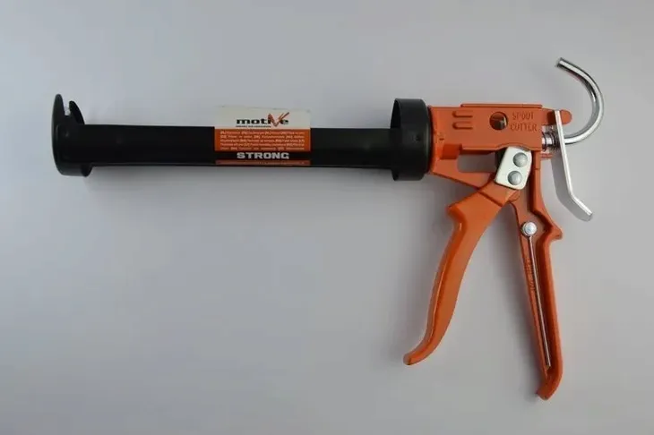 wyciskacz-strong-motive-waga-narzedzia-0-6-kg