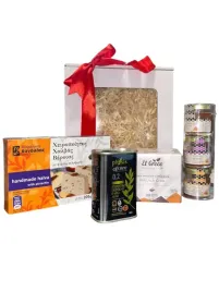 prezent-na-dzien-matki-zestaw-produkty-oliwka-herbata-miod-chalwa