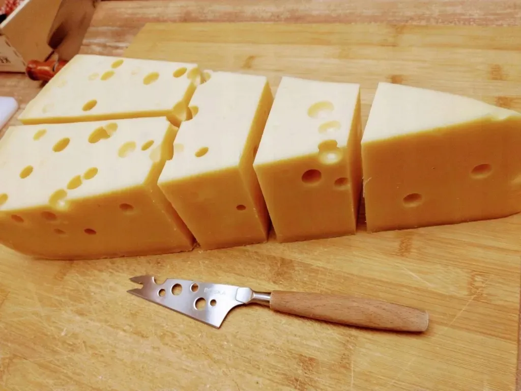 ser-emmental-300g-francja-stan-nowy